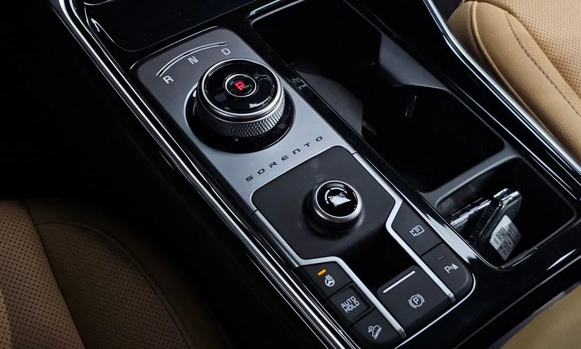 Kia Sorento — фото 6