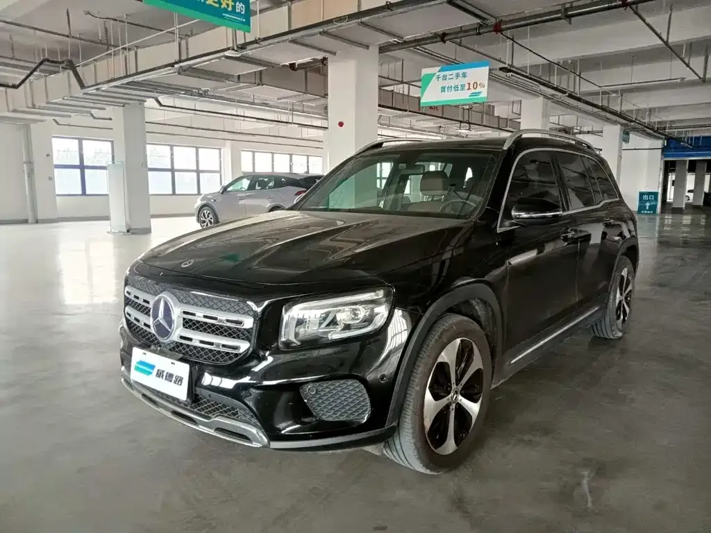 Mercedes-Benz GLB — фото 1