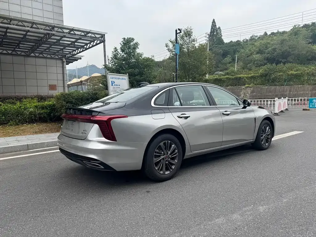 Hongqi H5 — фото 10