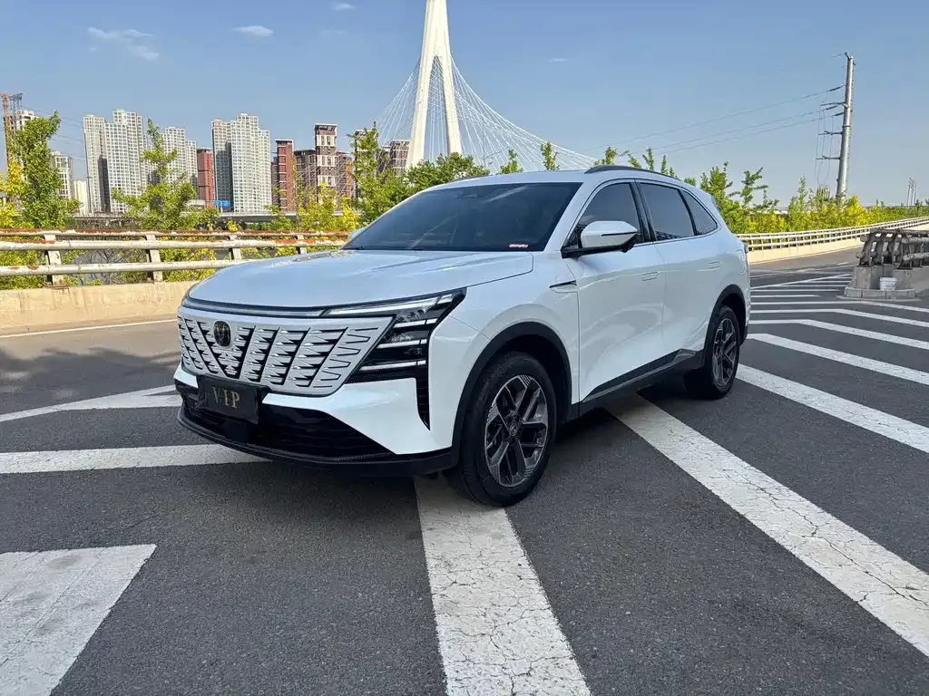 Changan CS75 PLUS — фото 1