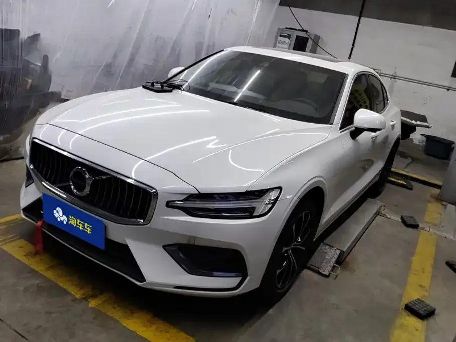 Volvo S60 — фото 1