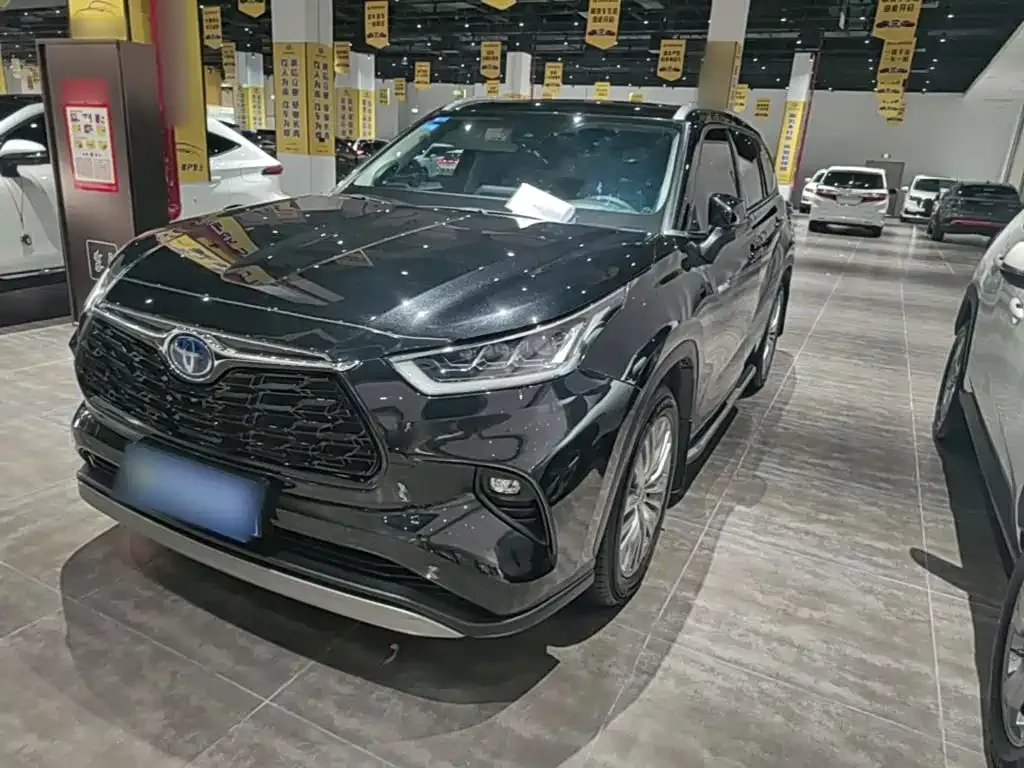 Toyota Highlander — фото 1