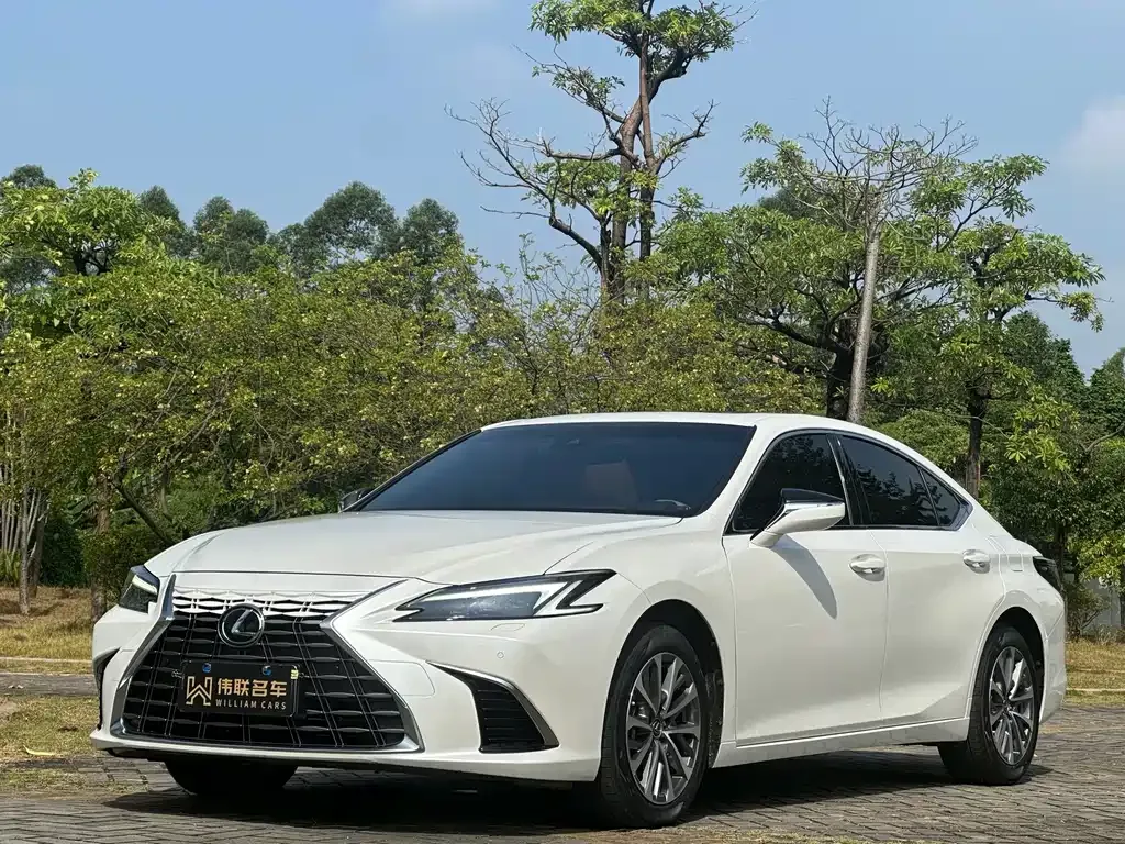 Lexus ES — фото 1