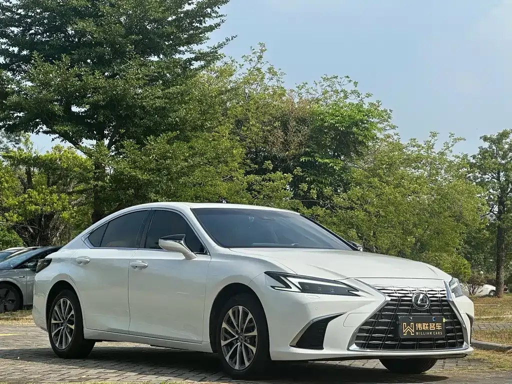 Lexus ES — фото 4