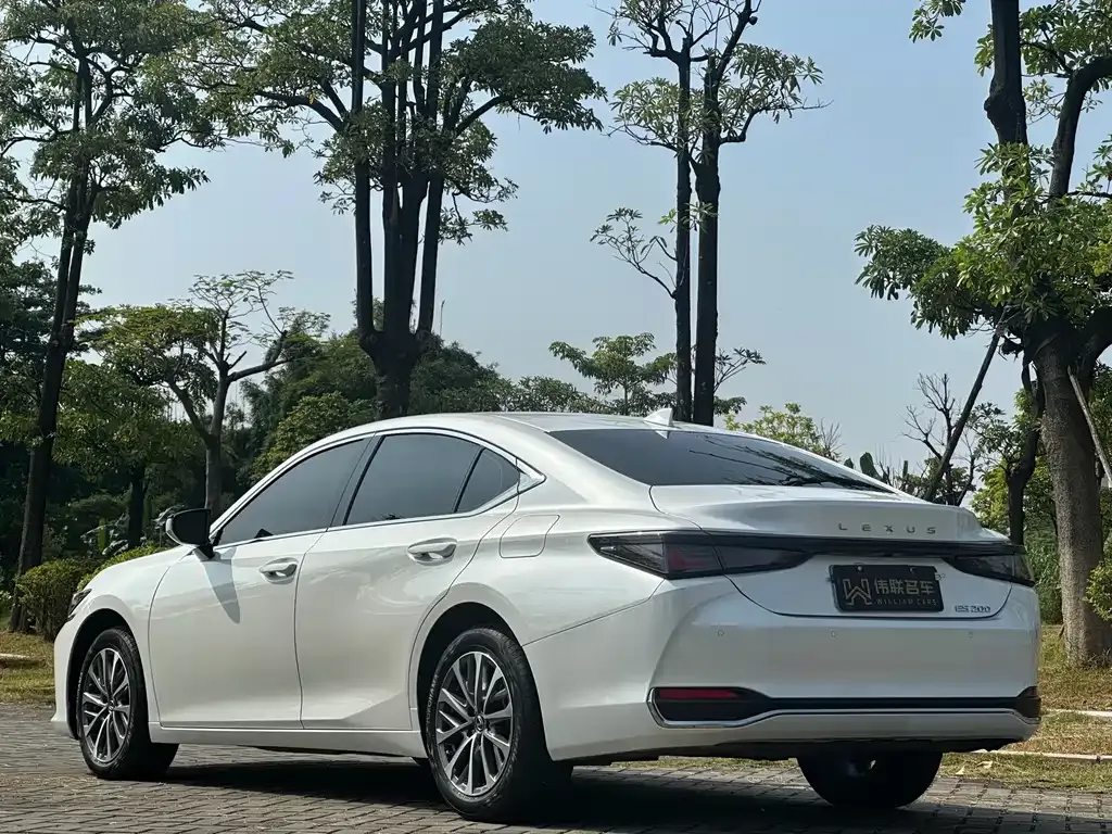 Lexus ES — фото 6