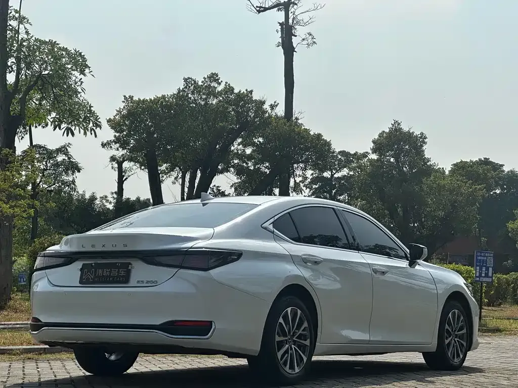 Lexus ES — фото 7