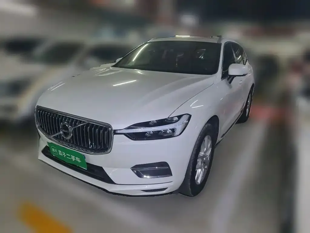 Volvo XC60 — фото 1