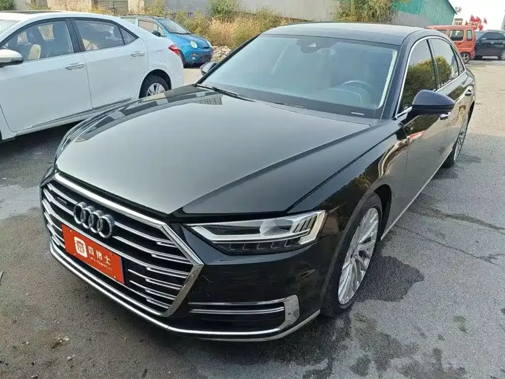 Audi A8 — фото 1