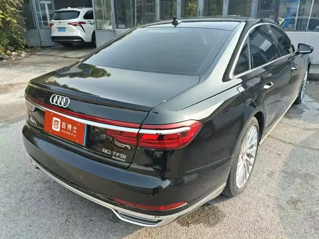 Audi A8 — фото 6