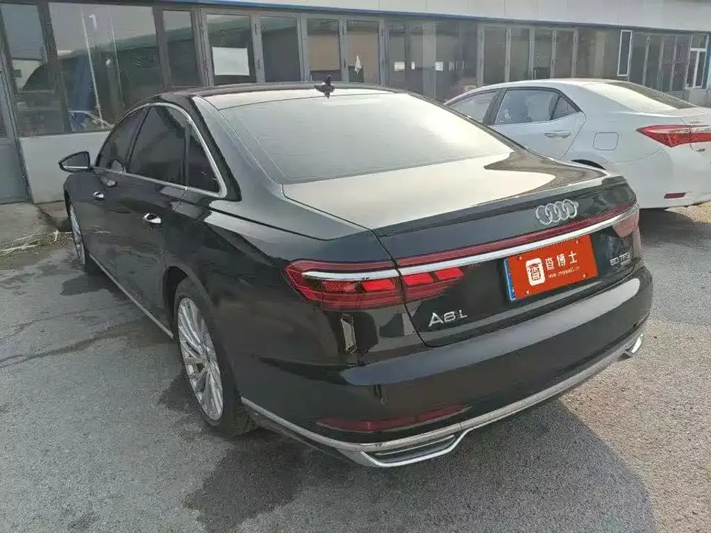 Audi A8 — фото 3