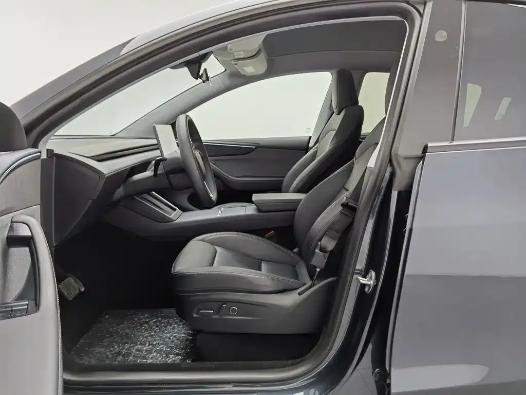 Tesla Model Y — фото 5