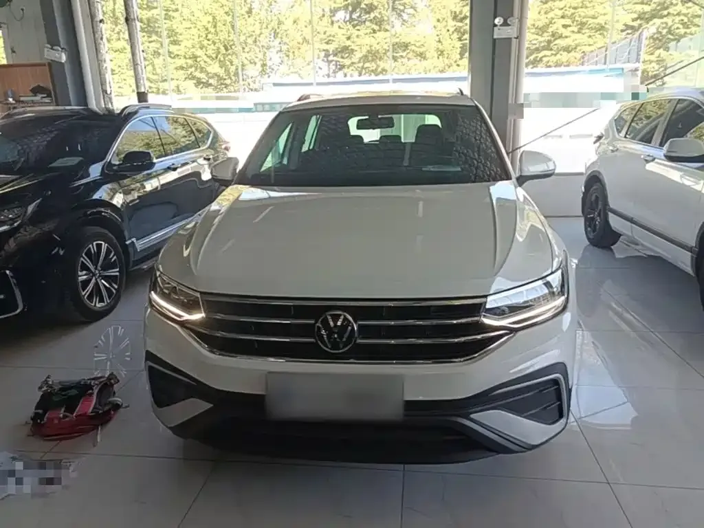 Volkswagen Tiguan L — фото 6