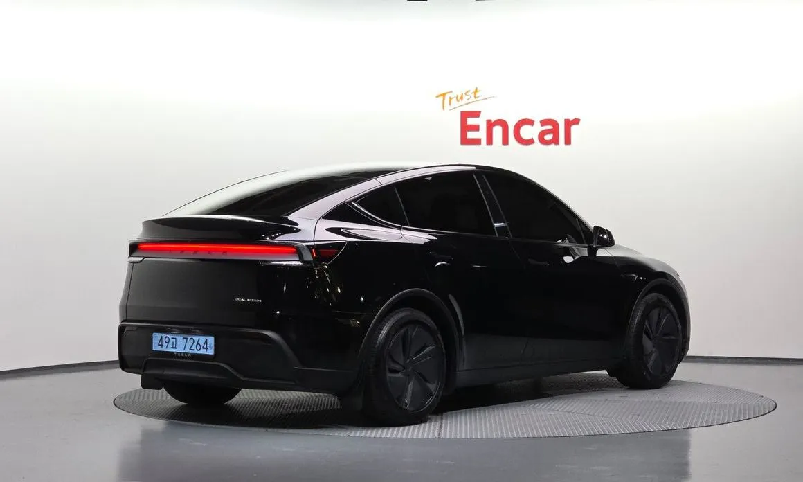 Tesla Model Y — фото 8