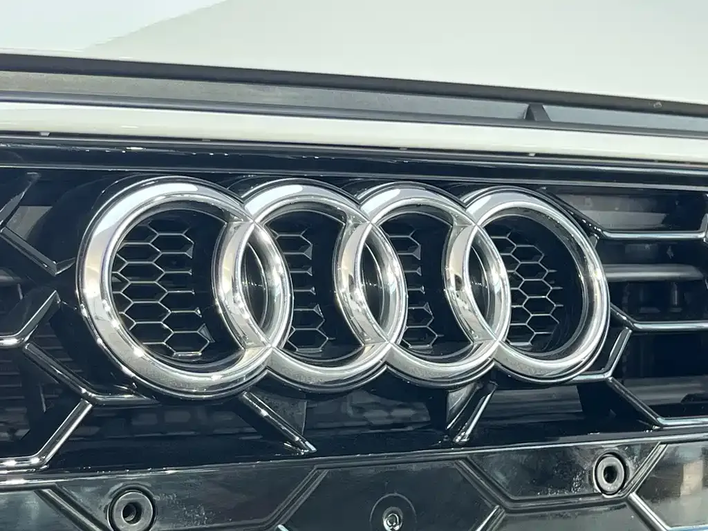 Audi A4L — фото 4