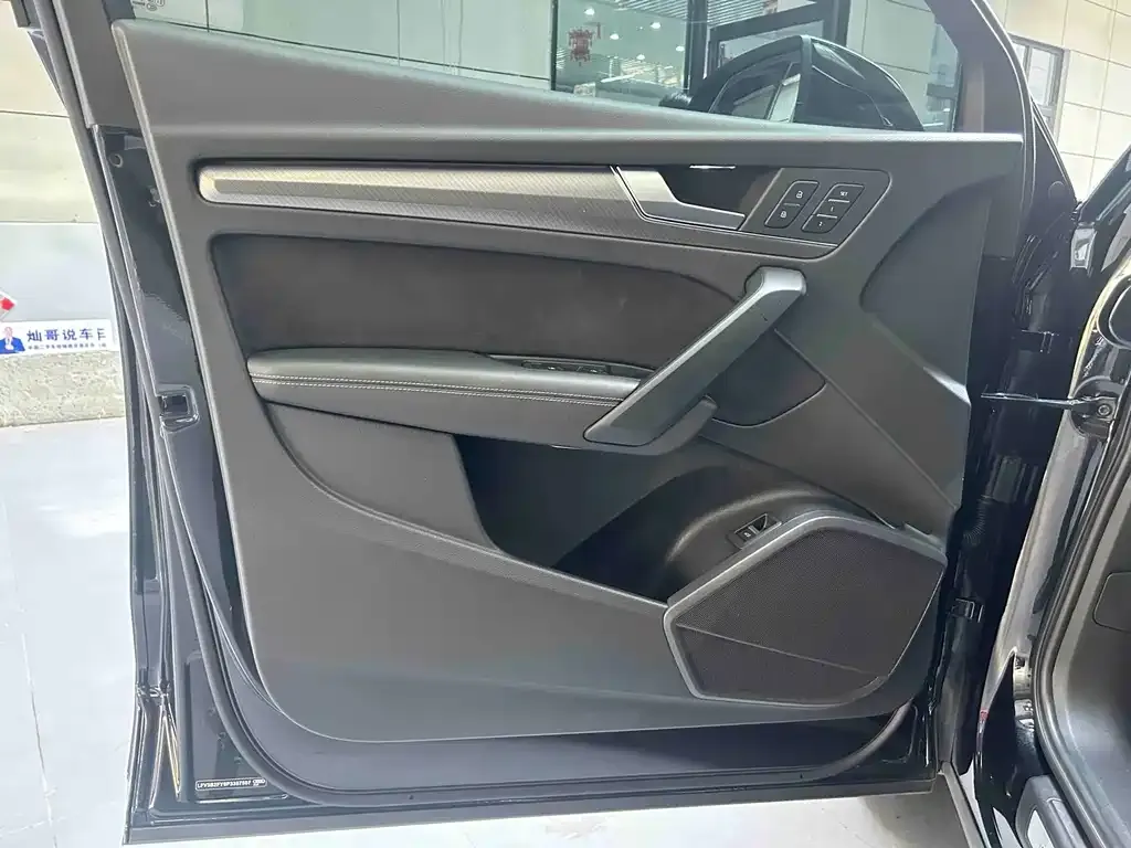 Audi Q5L Sportback — фото 9