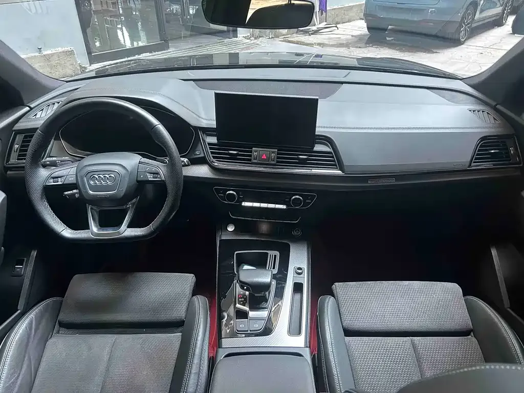 Audi Q5L Sportback — фото 3