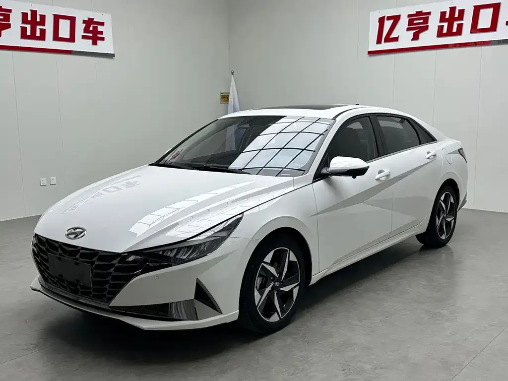 Hyundai Elantra — фото 1