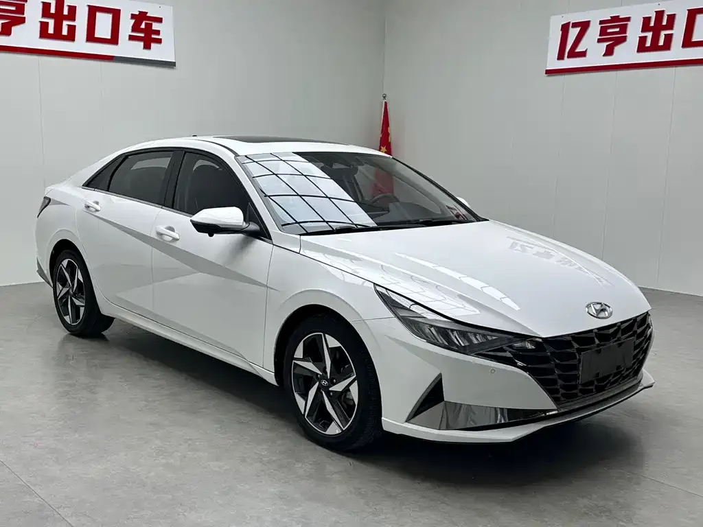 Hyundai Elantra — фото 5