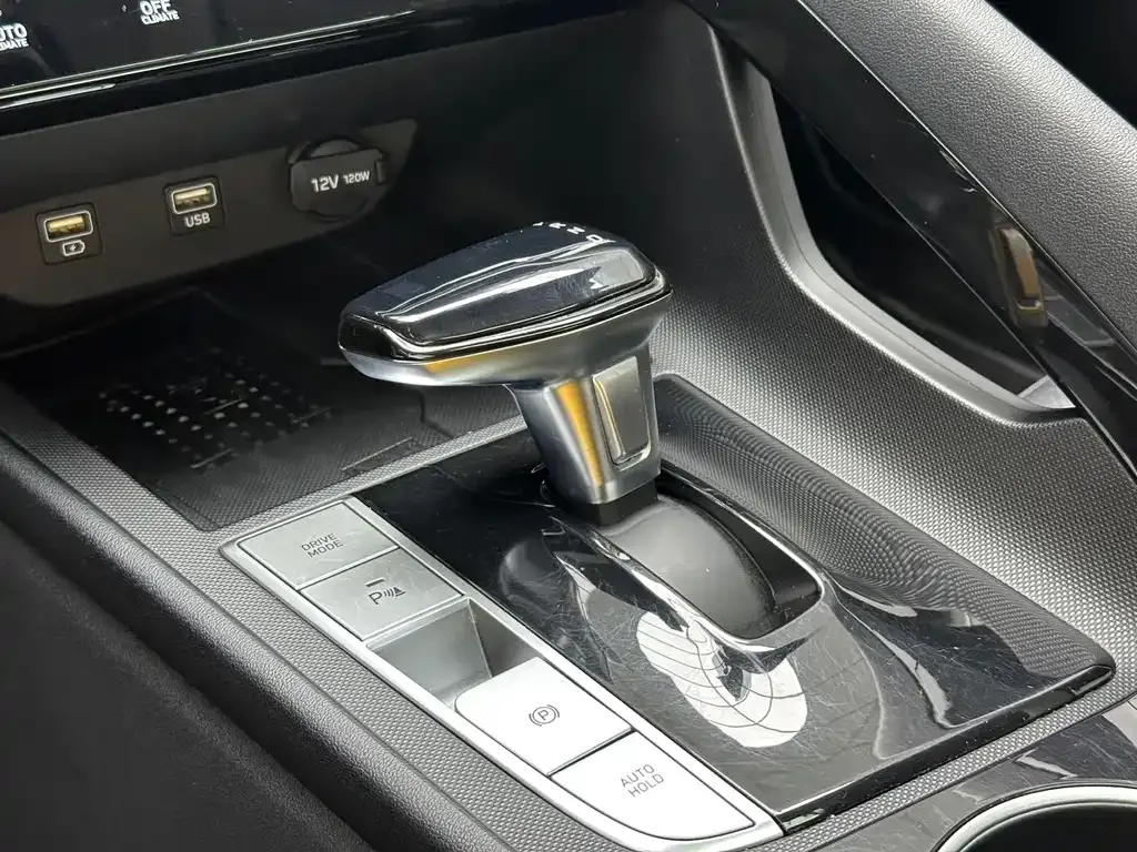 Hyundai Elantra — фото 7