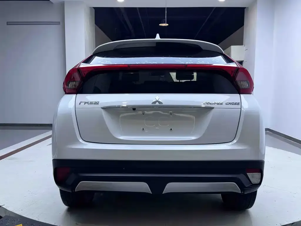 Mitsubishi Eclipse Cross — фото 8