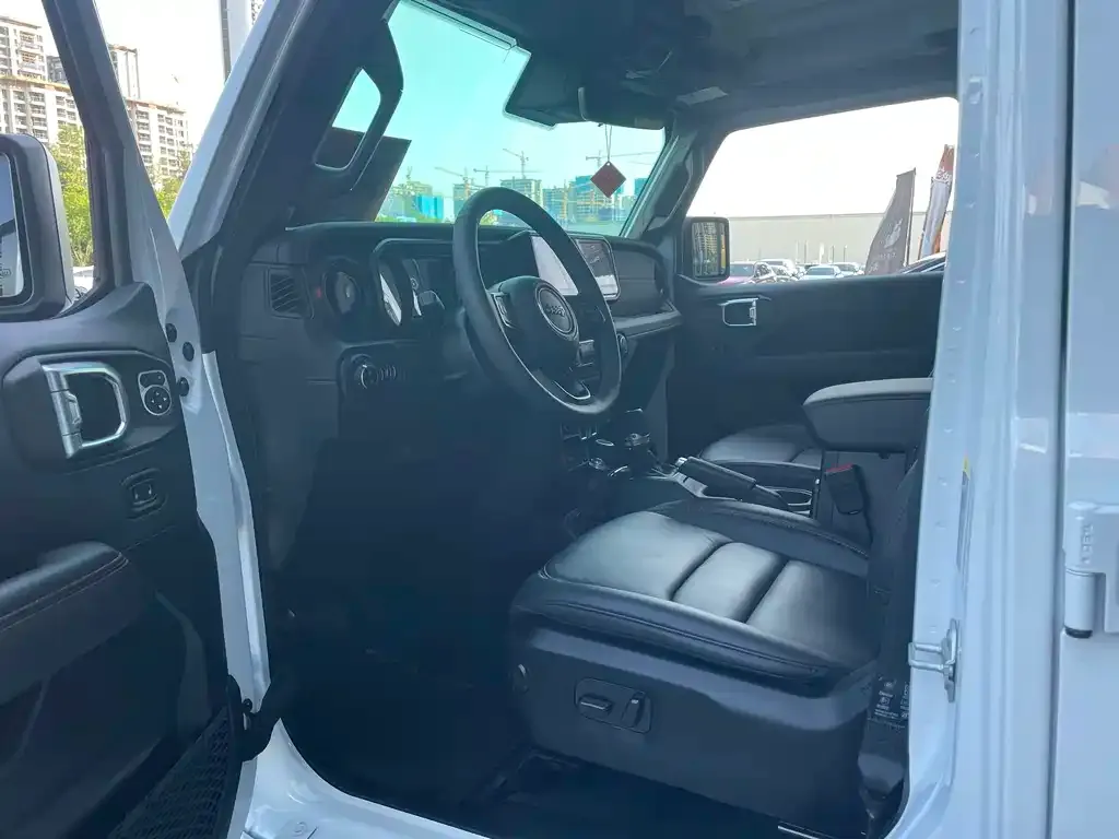 Jeep Wrangler — фото 10