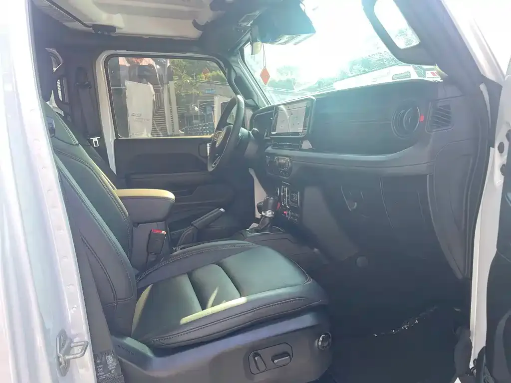 Jeep Wrangler — фото 2