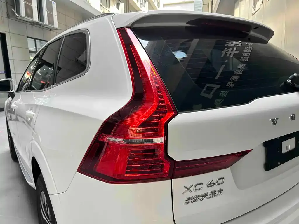 Volvo XC60 — фото 4