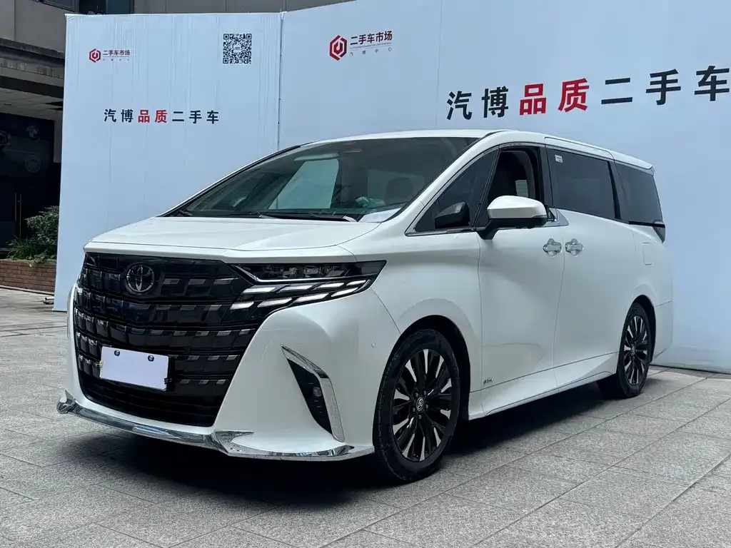 Toyota Alphard — фото 1
