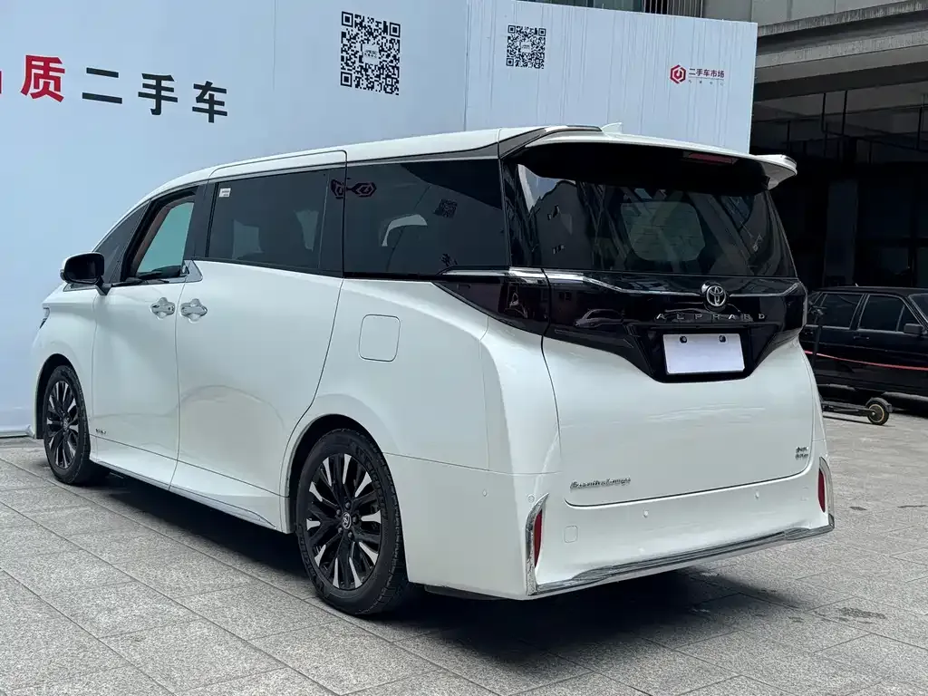 Toyota Alphard — фото 6