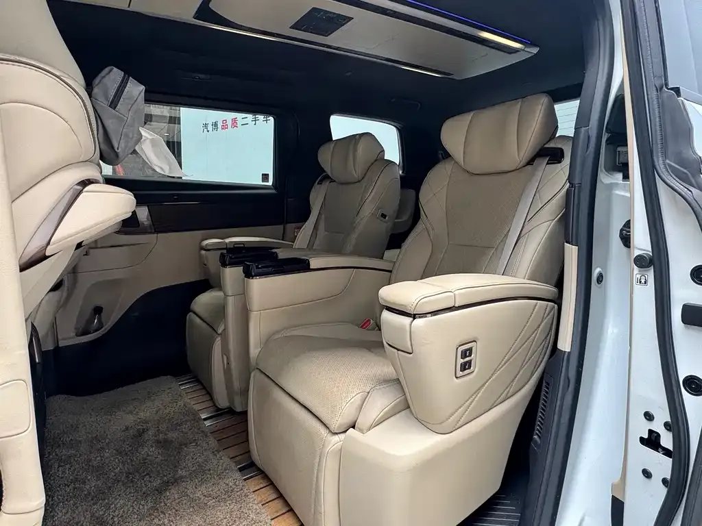 Toyota Alphard — фото 3