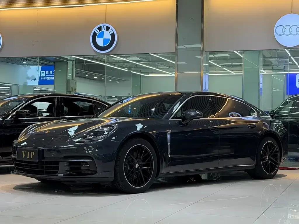 Porsche Panamera — фото 1