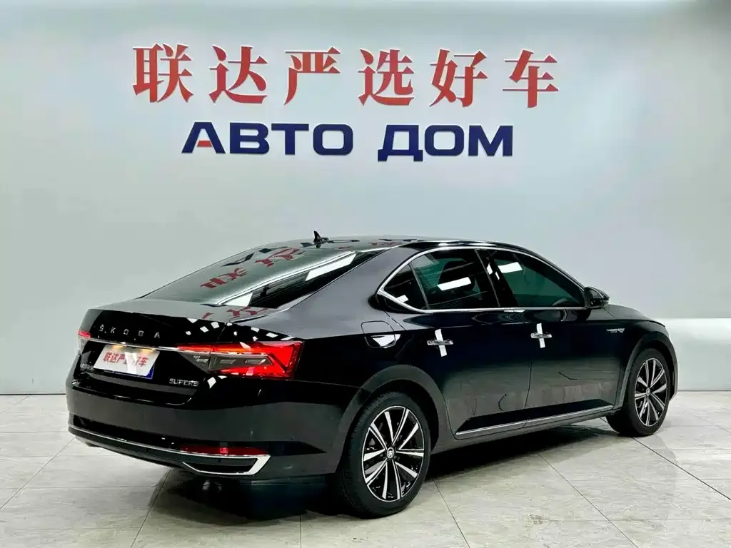 Skoda Superb — фото 8