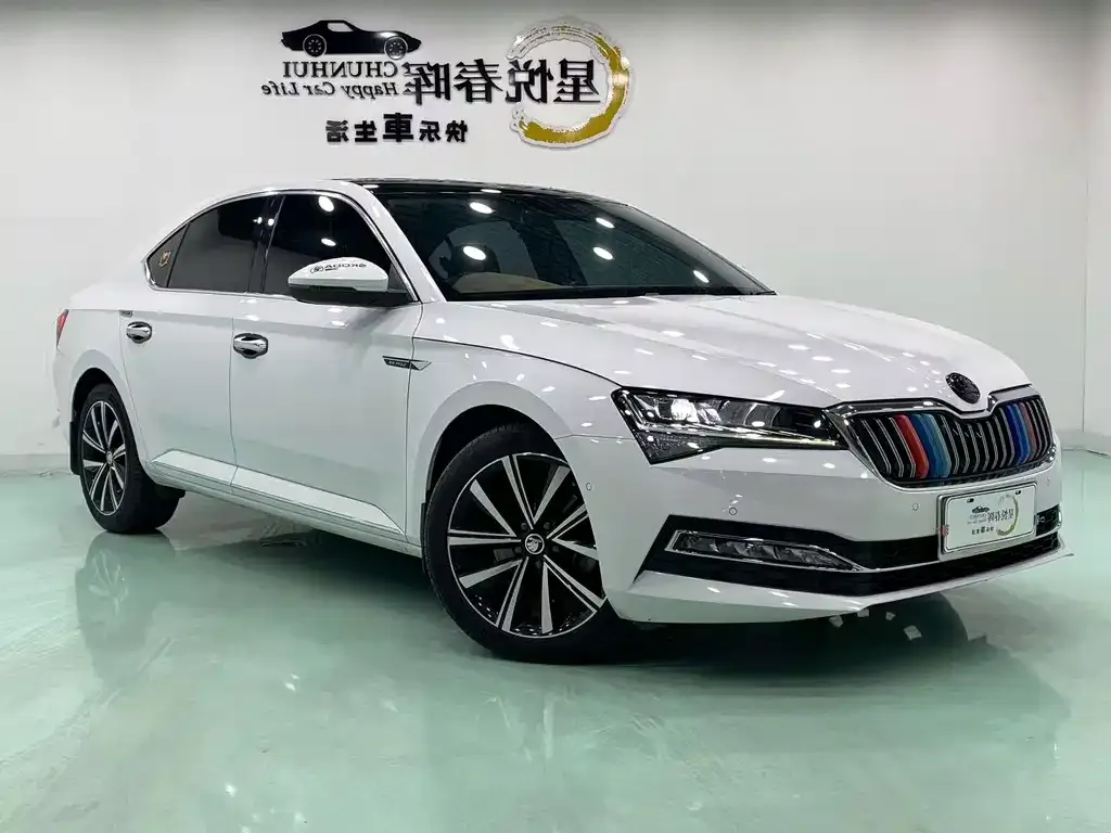 Skoda Superb — фото 8