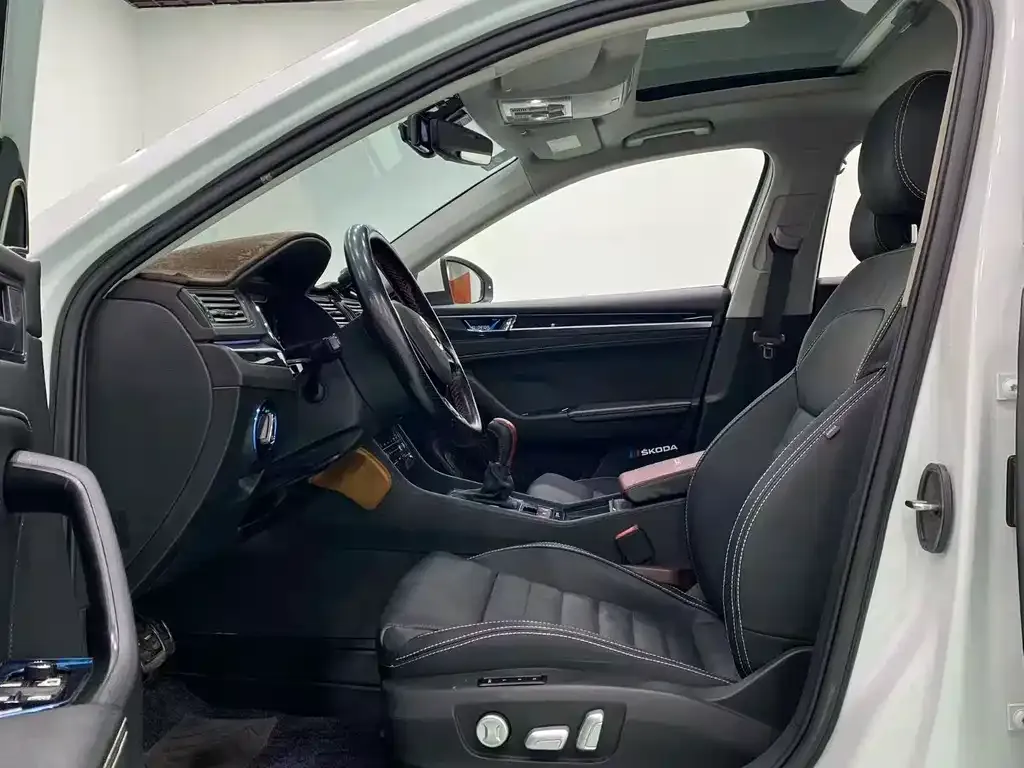 Skoda Superb — фото 5