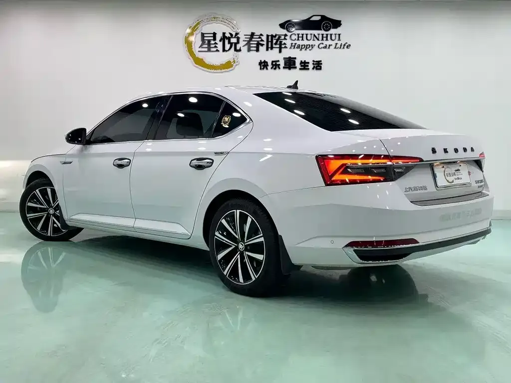 Skoda Superb — фото 2