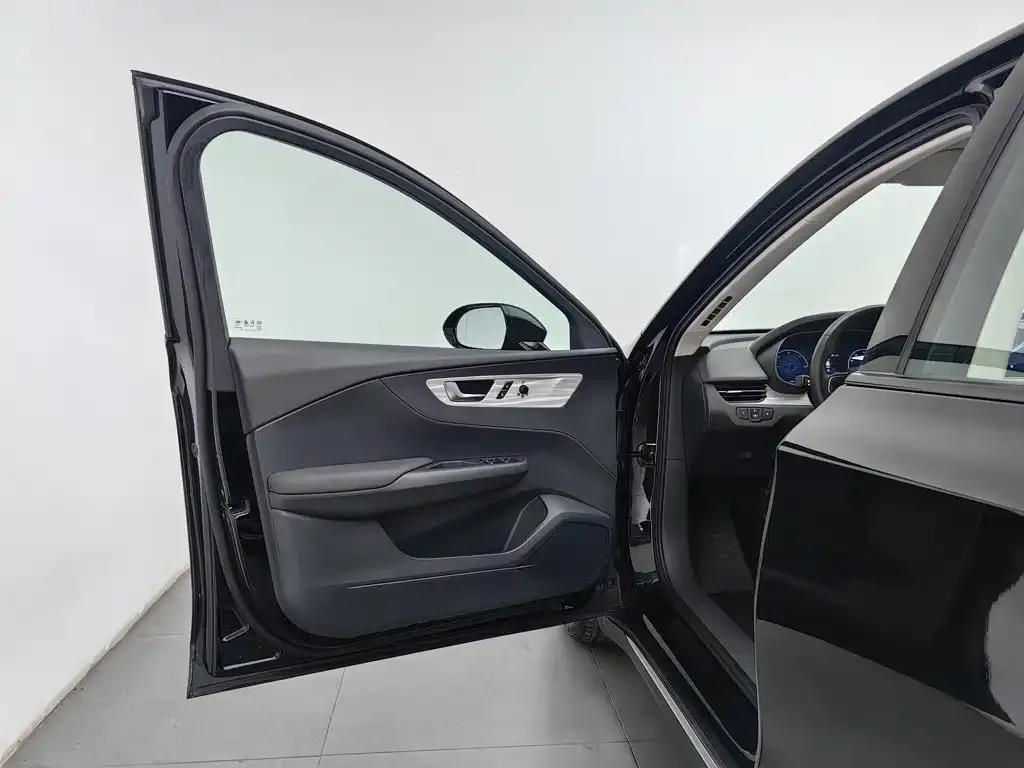 Hongqi E-QM5 — фото 8