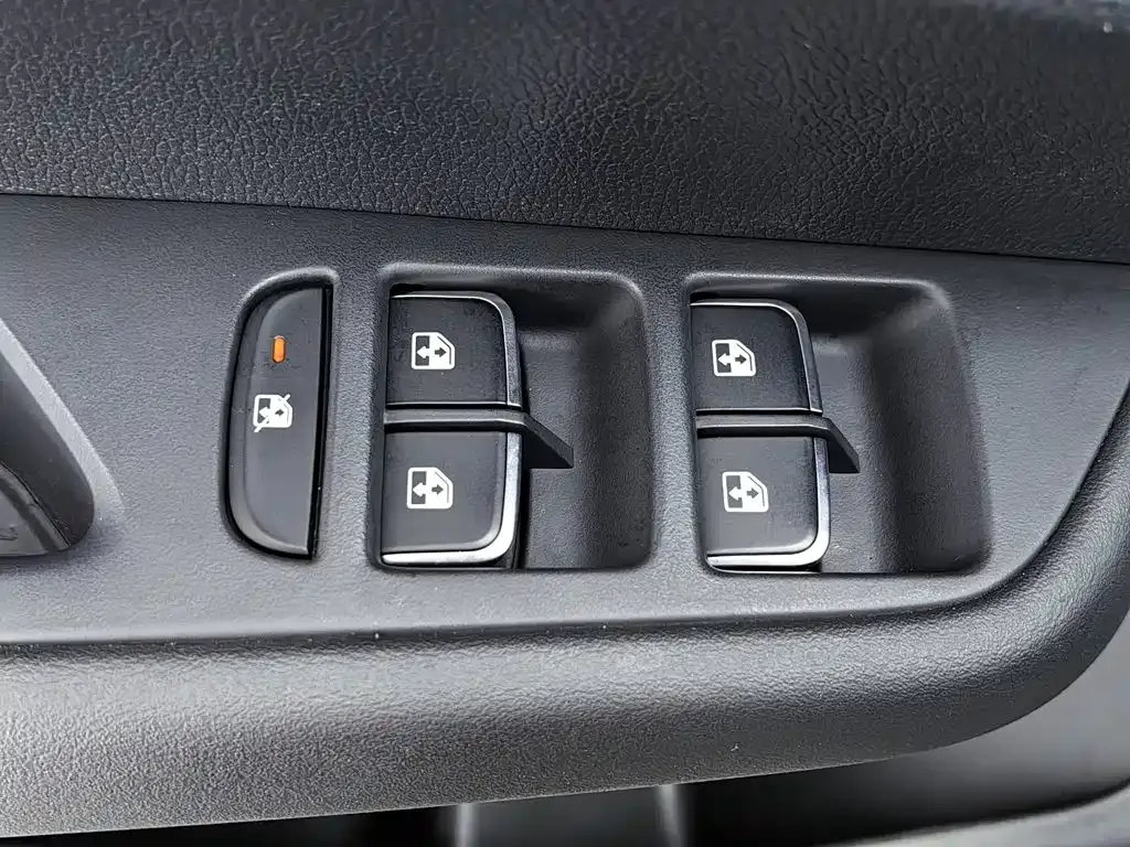 Hongqi E-QM5 — фото 9