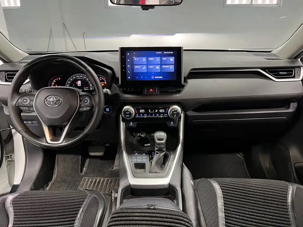 Toyota RAV4 — фото 9