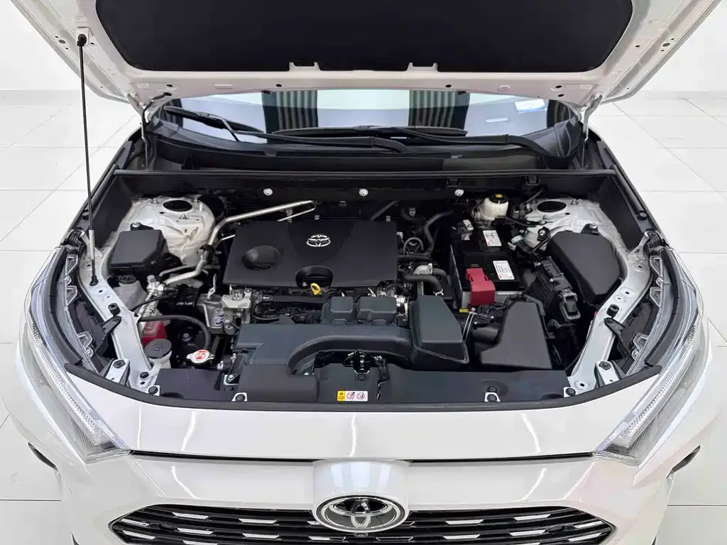 Toyota RAV4 — фото 8