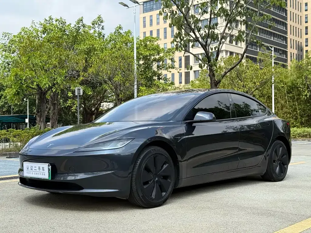 Tesla Model 3 — фото 1