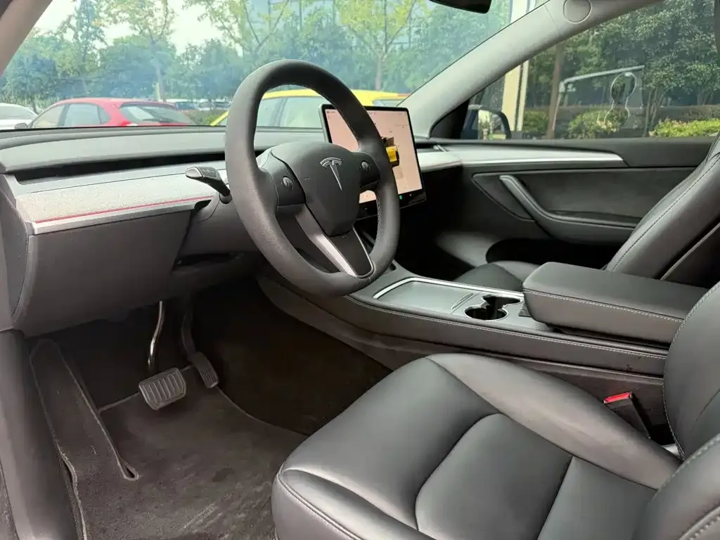 Tesla Model Y — фото 3