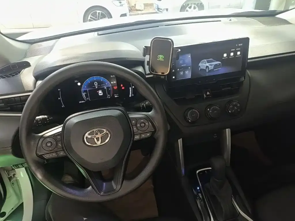 Toyota Corolla Cross — фото 2