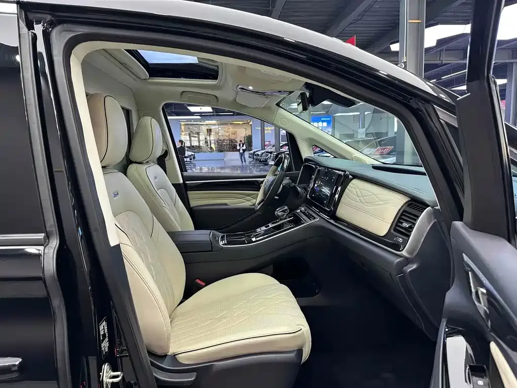 GAC Motor Trumpchi M8 — фото 2