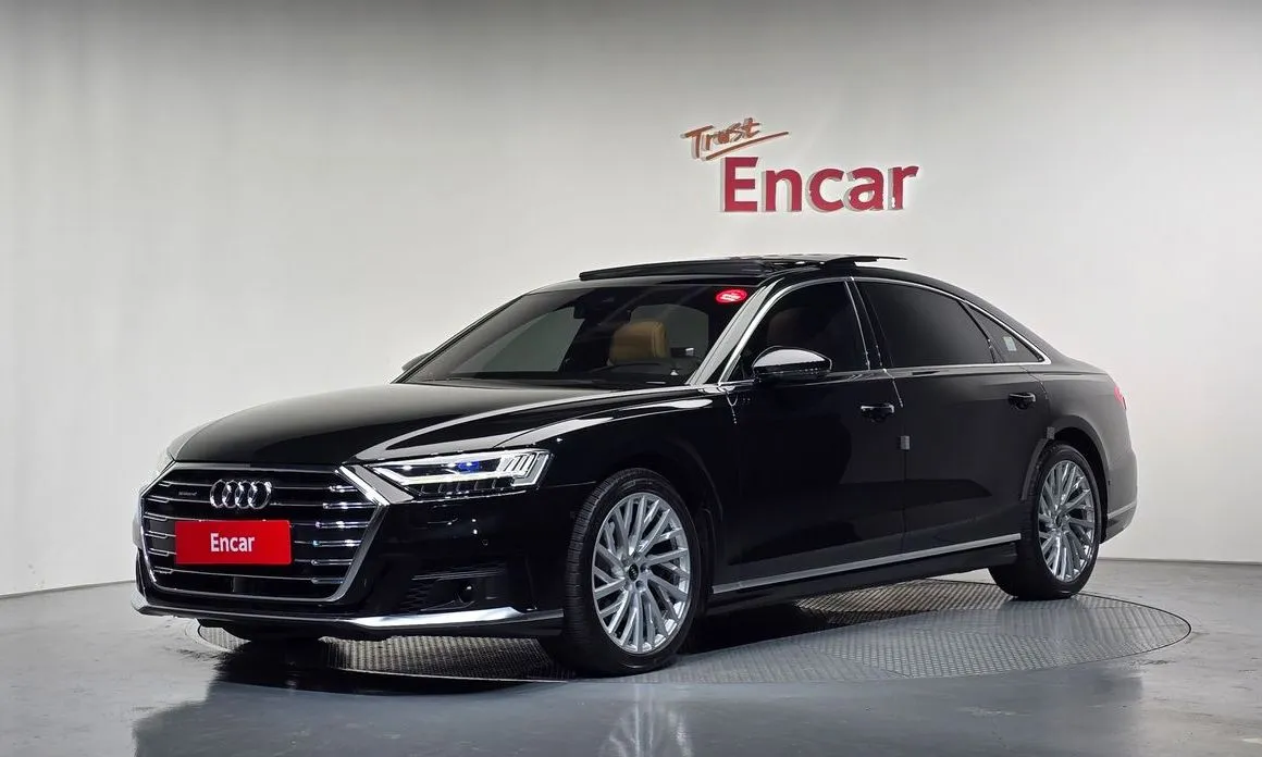Audi A8 — фото 1