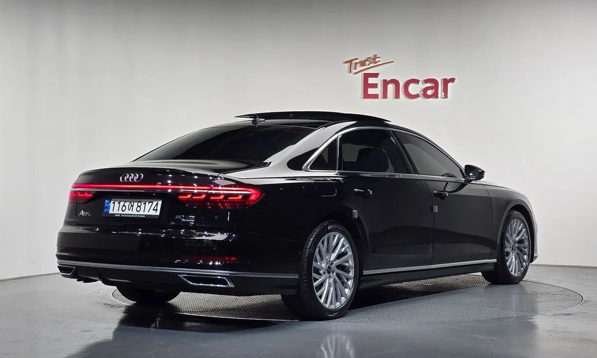 Audi A8 — фото 7