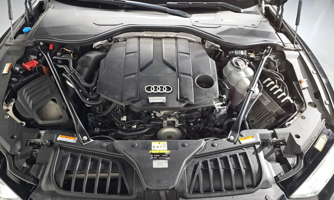 Audi A8 — фото 10