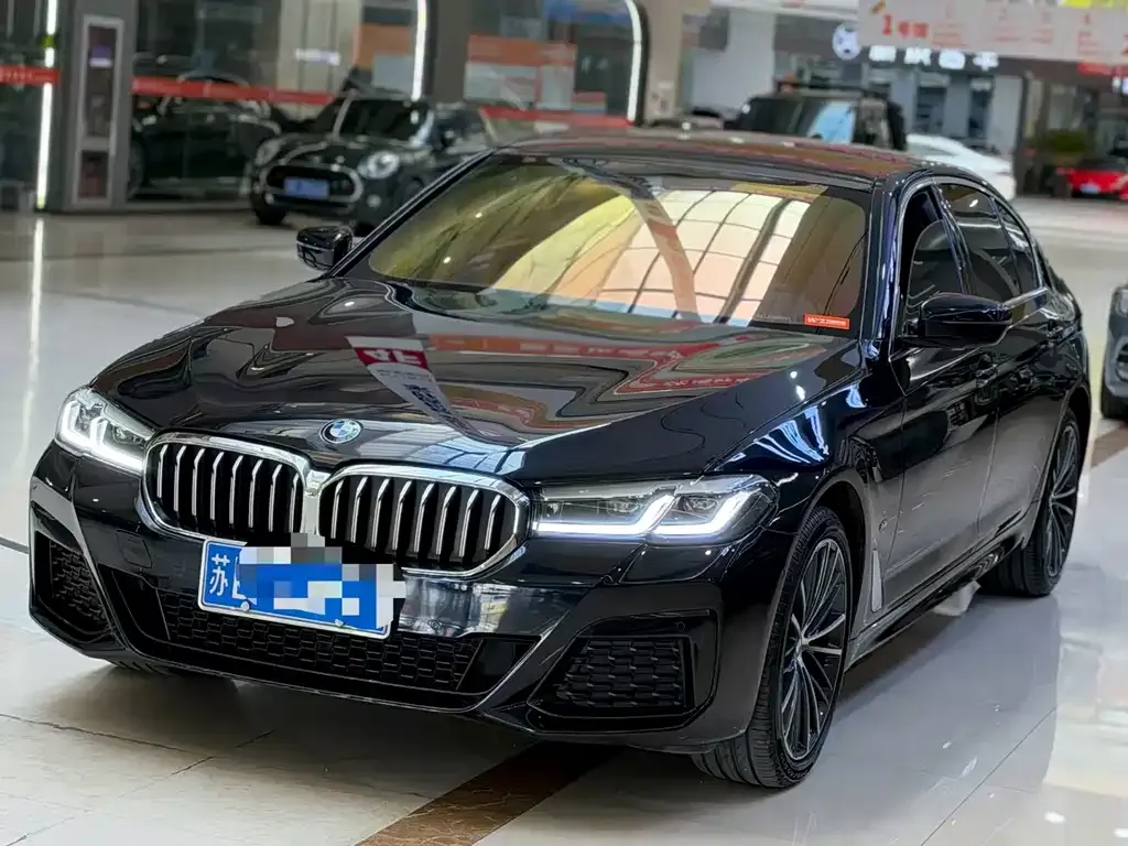 BMW 5 Series — фото 1