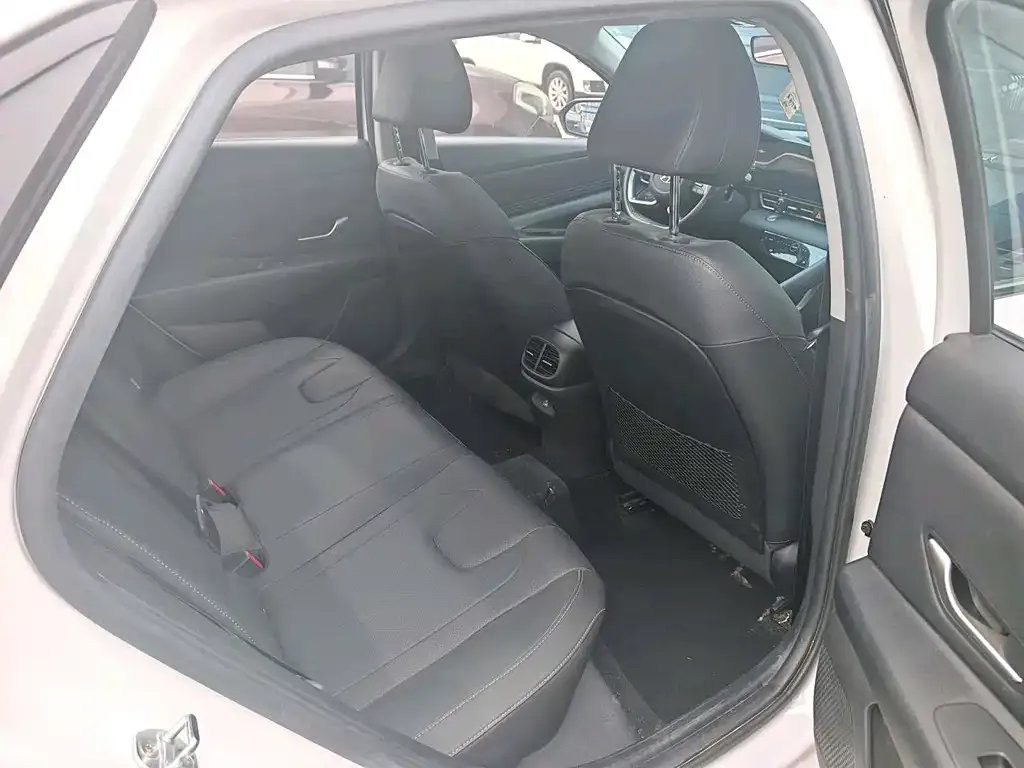 Hyundai Elantra — фото 2
