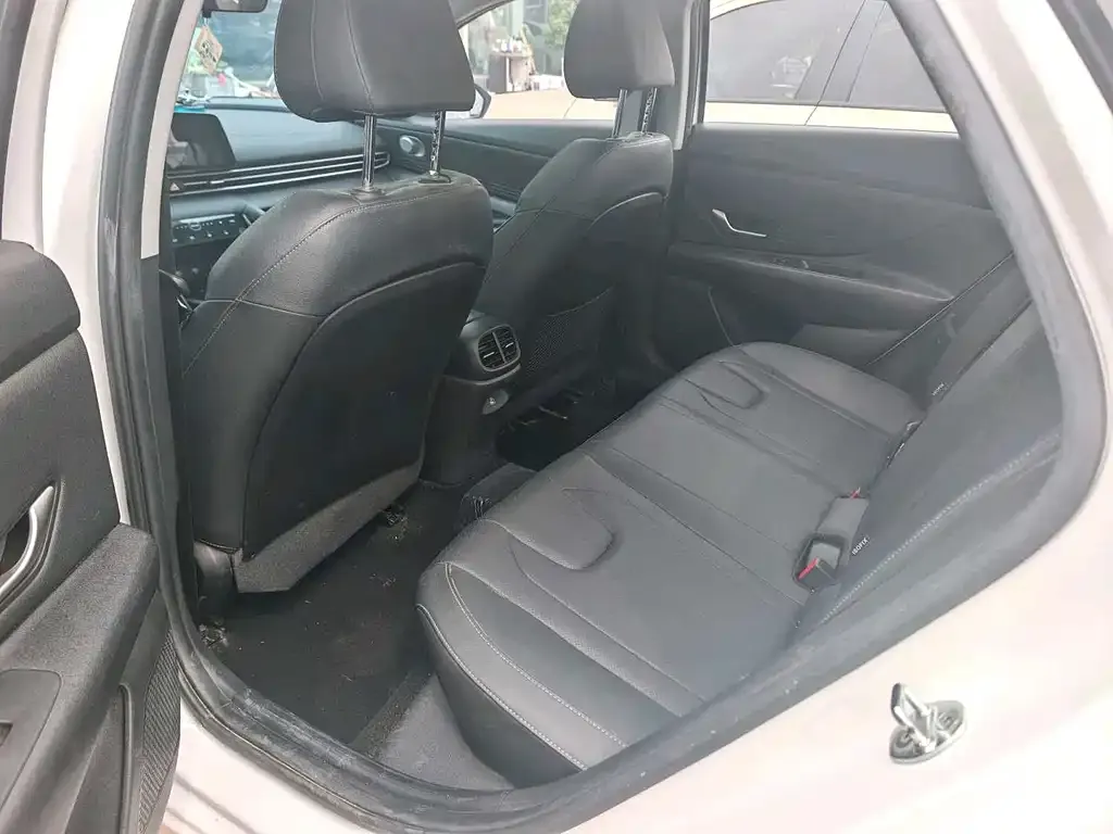 Hyundai Elantra — фото 3
