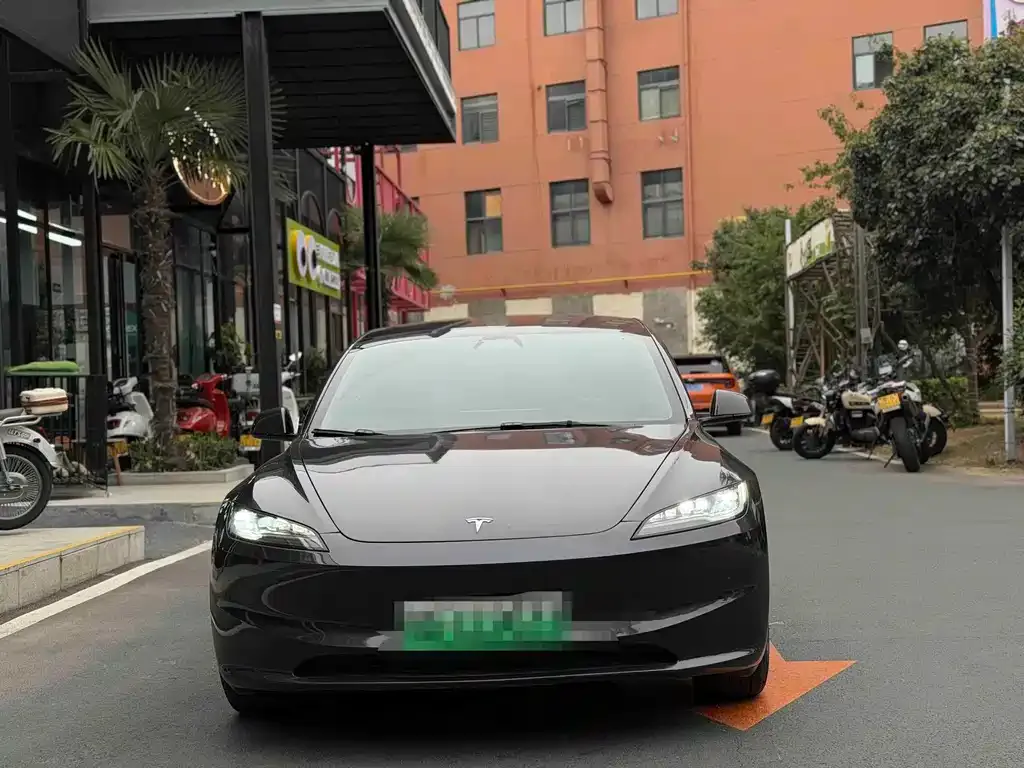 Tesla Model 3 — фото 2